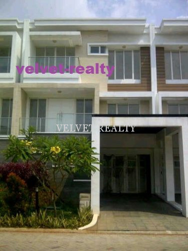 Dijual Rumah Golf Residence at Kemayoran 4+1 BR Luas 8 X 25m2 View Golf #VR606