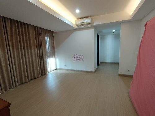 Dijual Apartemen The Royale Springhill Kemayoran 3+1BR Luas 196m2 #VR1082