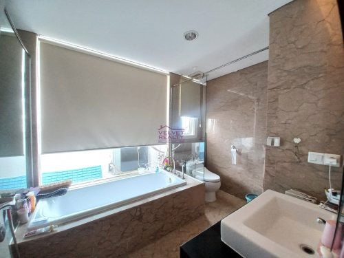 Dijual Apartemen The Royale Springhill Kemayoran 3+1BR Luas 196m2 #VR1081