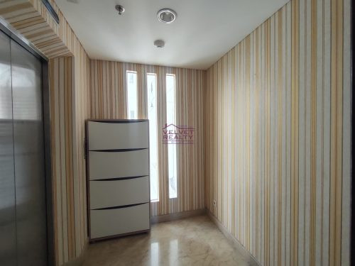 Dijual Apartemen The Royale Springhill Kemayoran 3+1BR Luas 196m2 #VR1096