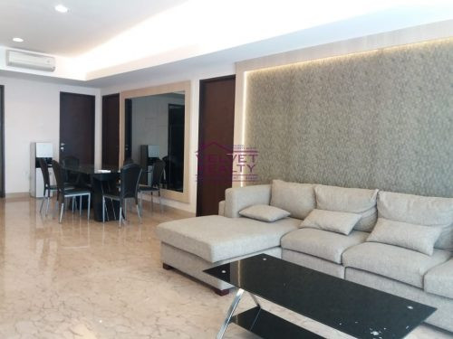 Disewakan Apartemen The Royale Springhill Kemayoran 3+1BR Luas 196m2 #VR1100