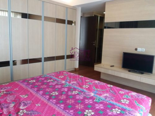 Disewakan Apartemen The Royale Springhill Kemayoran 3+1BR Luas 196m2 #VR1100