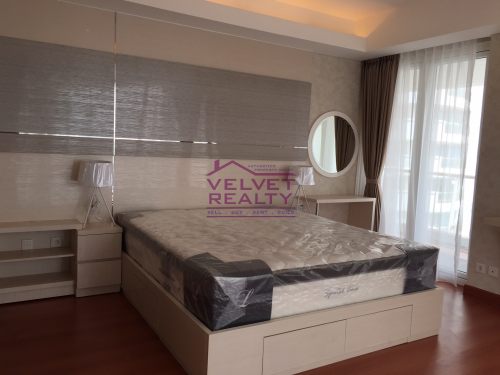 Disewakan Apartemen The Royale Springhill Kemayoran 3+1BR Luas 196m2 #VR221