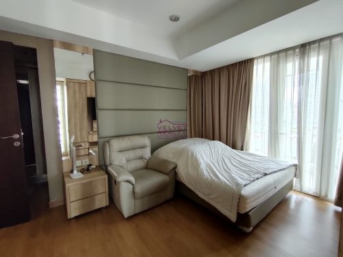 Disewakan Apartemen The Royale Springhill Kemayoran 2+1BR Luas 165m2 #VR1106