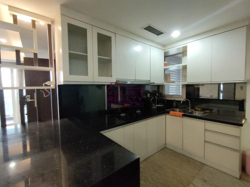 Disewakan Apartemen The Royale Springhill Kemayoran 3+1BR Luas 196m2 #VR1122
