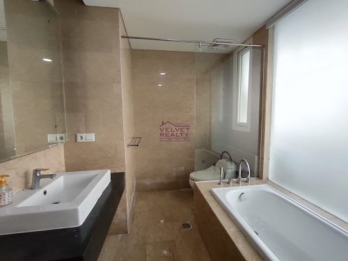 Disewakan Apartemen The Royale Springhill Kemayoran 3+1BR Luas 196m2 #VR1122 #VR1122