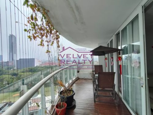 Disewakan Apartemen Royale Springhill Kemayoran 3 BR Luas 196m2 #VR1143