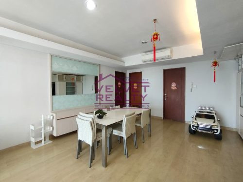 Disewakan Apartemen Royale Springhill Kemayoran 3 BR Luas 196m2 #VR1143