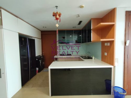 Disewakan Apartemen Royale Springhill Kemayoran 3 BR Luas 196m2 #VR1143