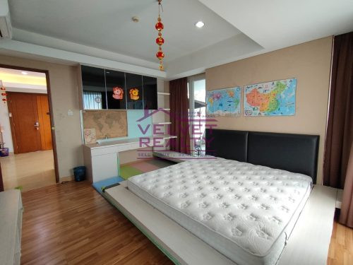 Dijual Apartemen Royale Springhill Kemayoran 3BR Luas 196m2 #VR1143