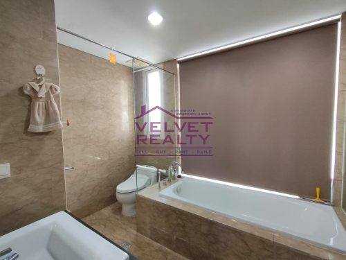 Disewakan Apartemen Royale Springhill Kemayoran 3+1BR Luas 196m2 #VR1141