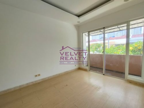 Disewakan Rumah Golf Residence Kemayoran 2 Lantai Luas 180m2 #VR703
