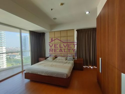Dijual Apartemen The Royale Springhill Kemayoran 3+1BR Luas 196m2 #VR303
