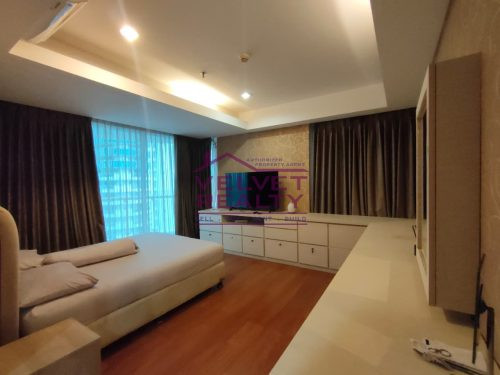 Disewakan Apartemen Royale Springhill Kemayoran 3+1BR Luas 196m2 #VR1138