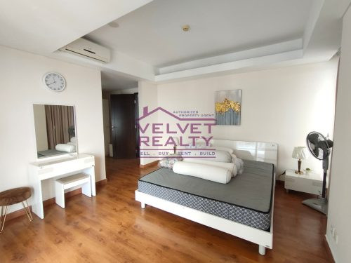 Disewakan Apartemen Royale Springhill Kemayoran 3+1BR Luas 196m2 #VR1156