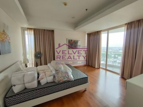 Disewakan Apartemen Royale Springhill Kemayoran 3+1BR Luas 196m2 #VR1156