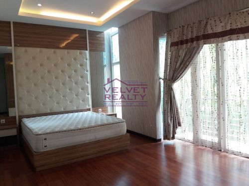 Disewakan Townhouse Springhill Golf Residence Luas 250m2 4 Lantai #VR930
